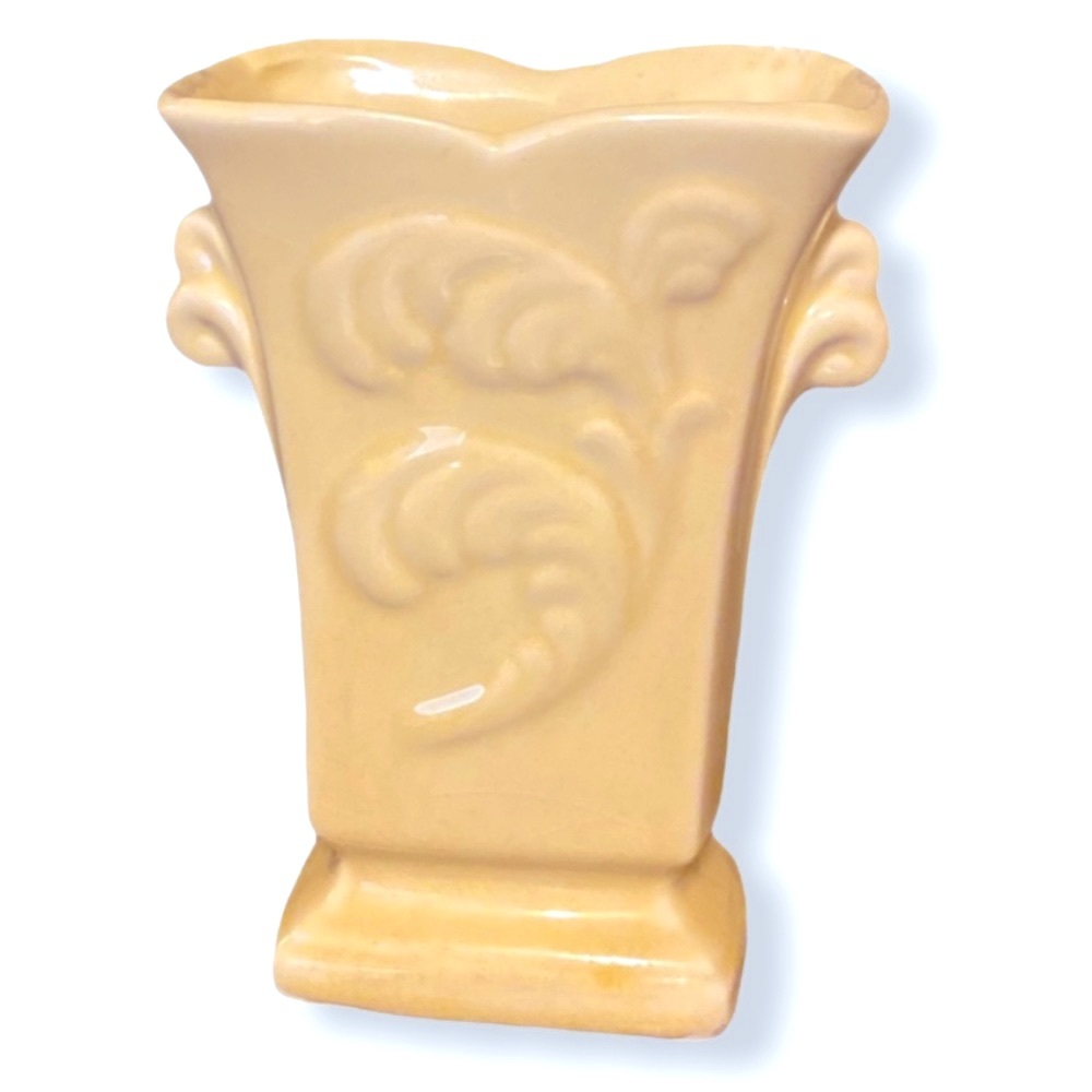 VTG 1940s USA Pottery • Yellow Vase